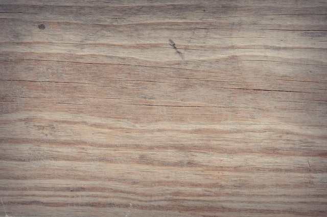 Lire la suite à propos de l’article Guide pratique : Comment poser un parquet sur un vieux plancher bois ?