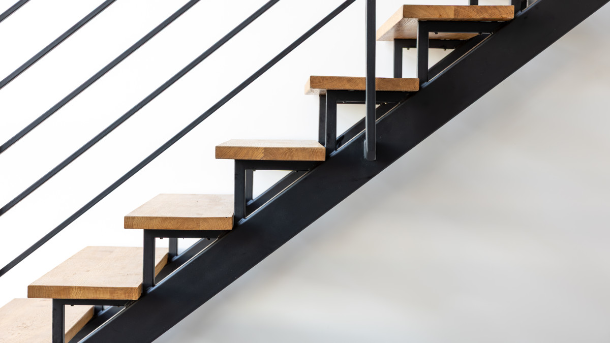 image qui représente un escalier bois et métal